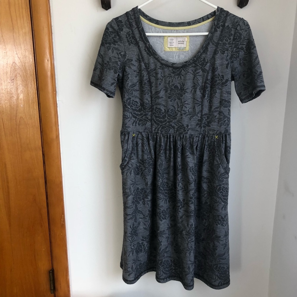 Anthropologie gray floral print t-shirt dress